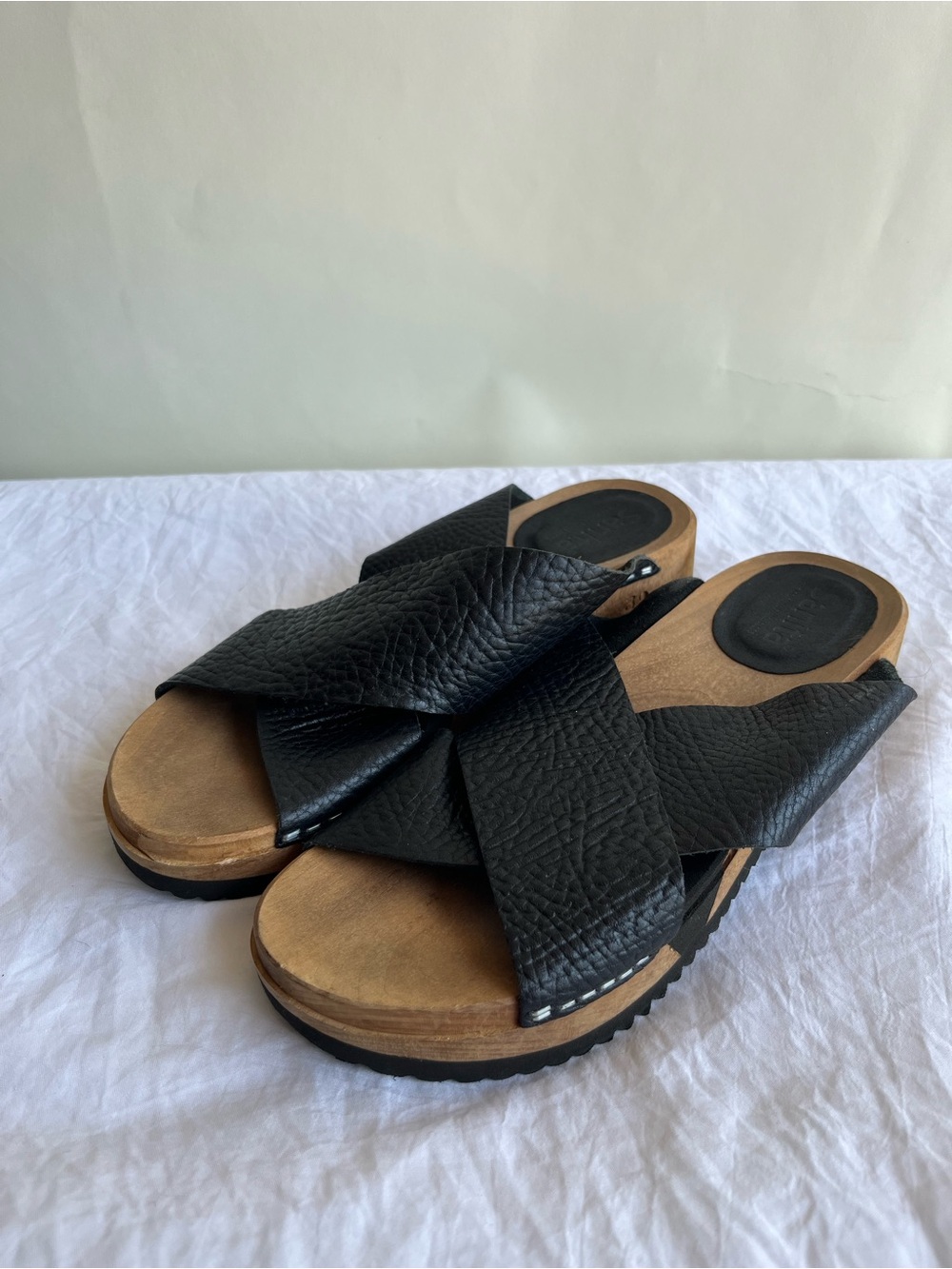 Sanita Tanja Clogs Slides Cross Cross Black Leather Sz 39 Black Wood EUC